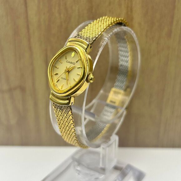 Casio Ladies Watch Gold Stainless Steel RARE Gold Dial - Picture 3 of 6